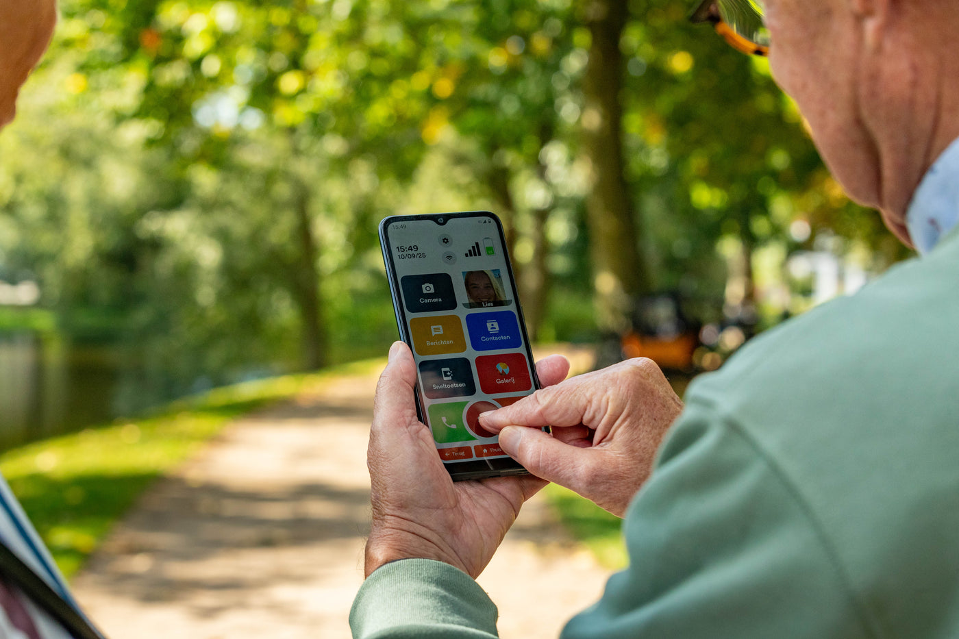 De juiste mobiele telefoon voor slechthorenden